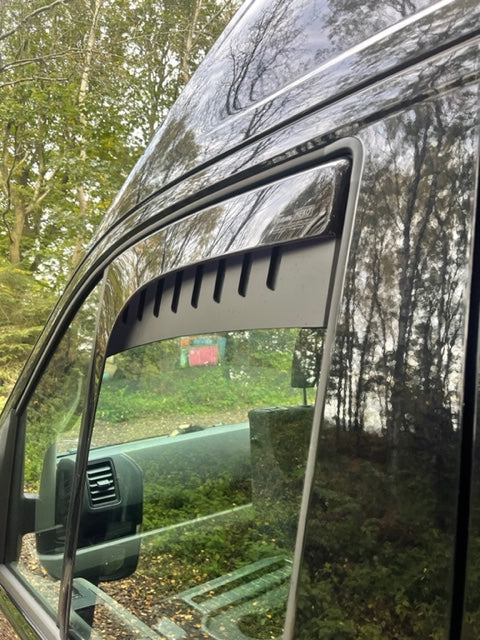 VW CRAFTER 2017 ON WINDOW BUG VENTS