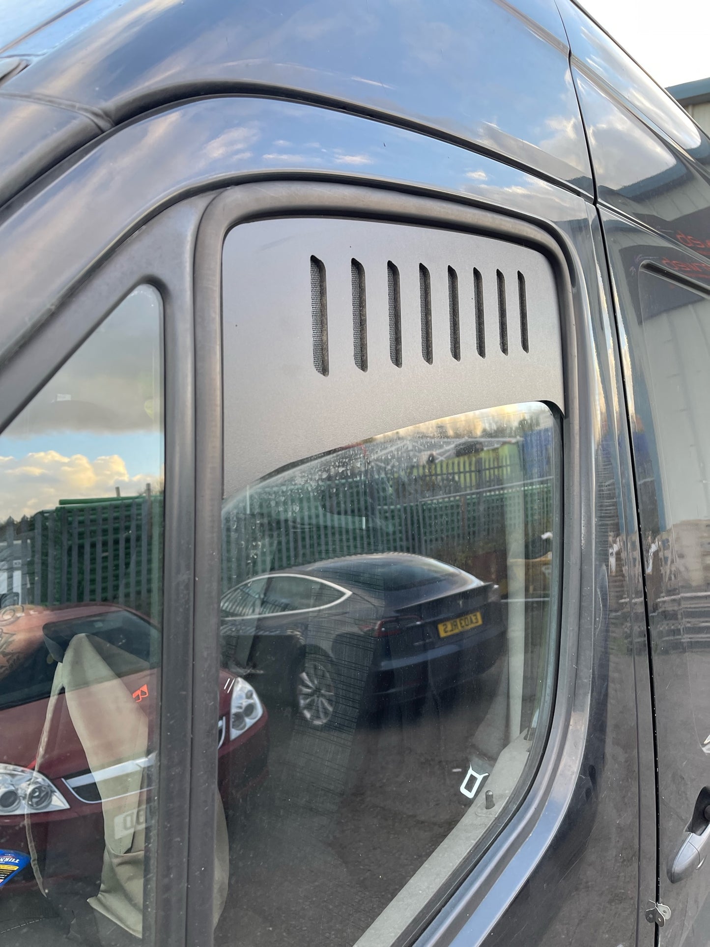 SPRINTER 2006 ON WINDOW BUG VENTS