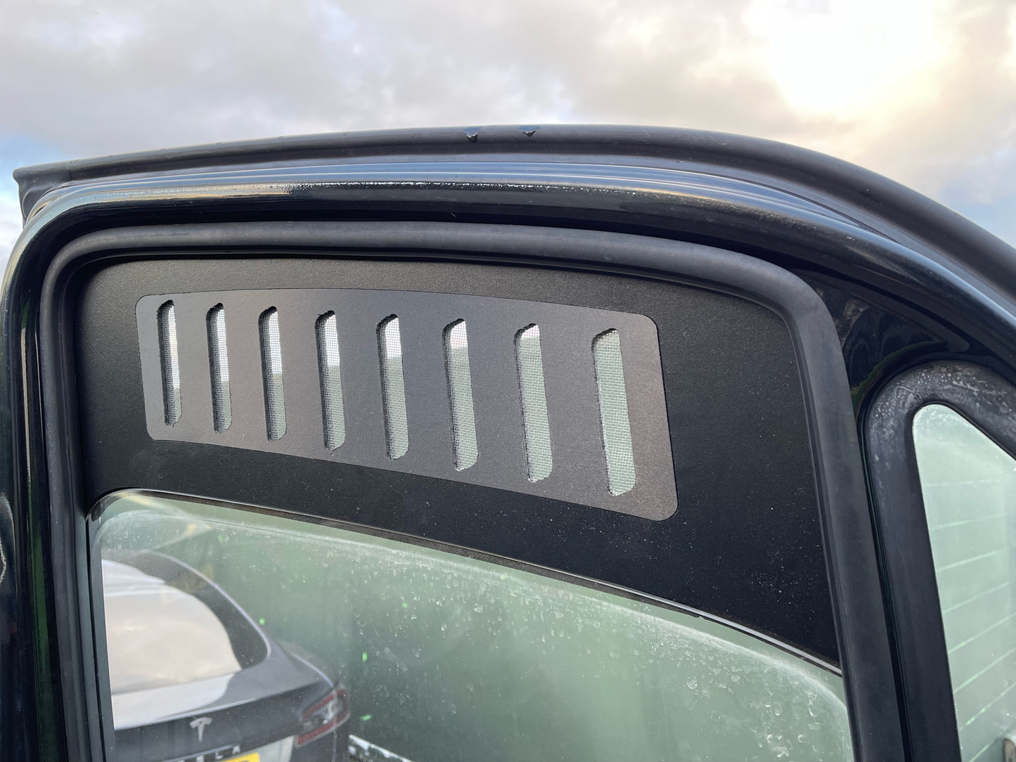 SPRINTER 2006 ON WINDOW BUG VENTS
