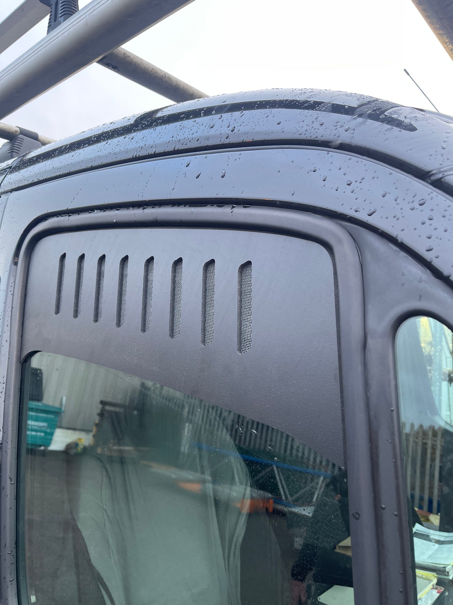 SPRINTER 2006 ON WINDOW BUG VENTS