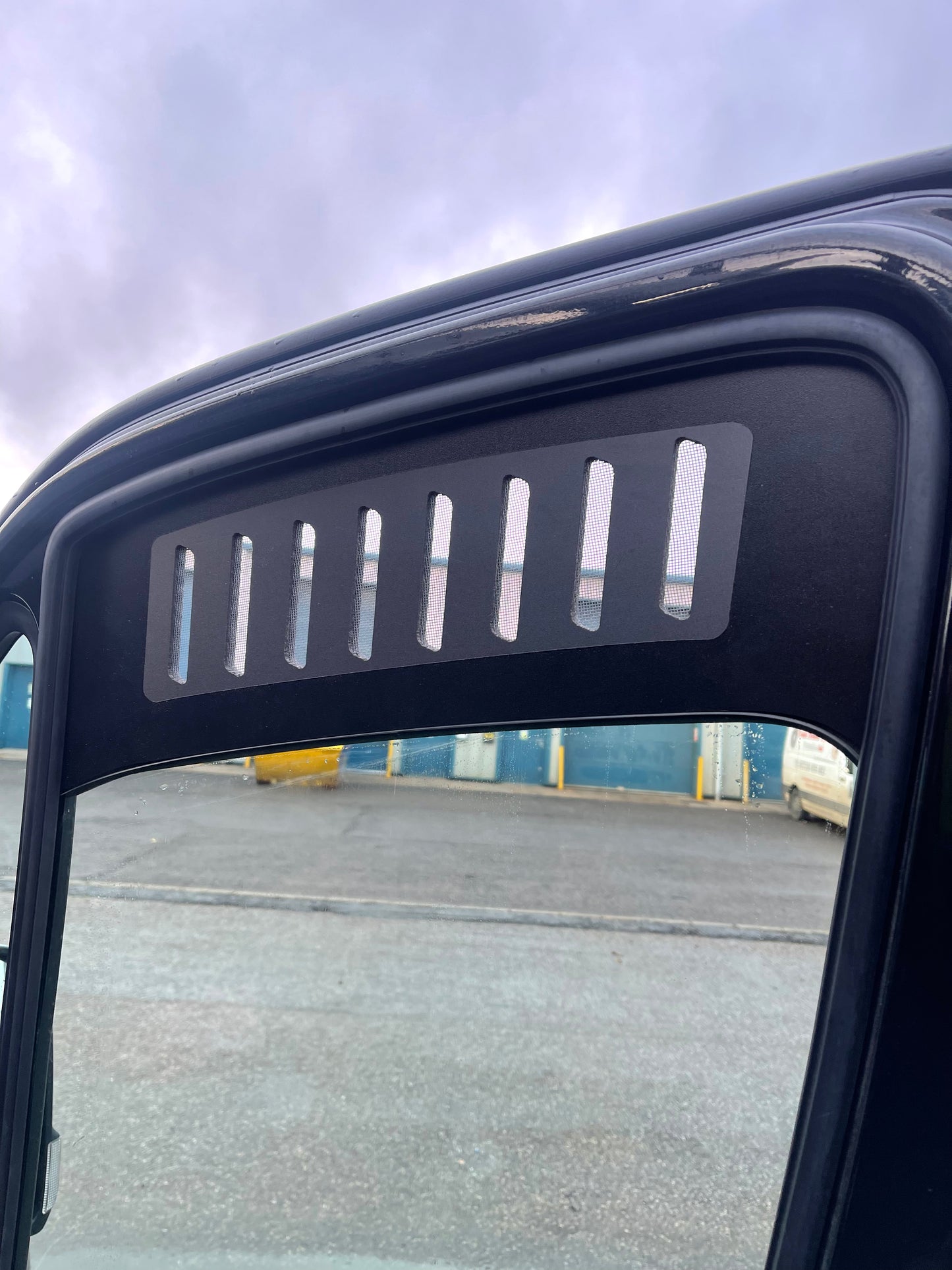SPRINTER 2006 ON WINDOW BUG VENTS