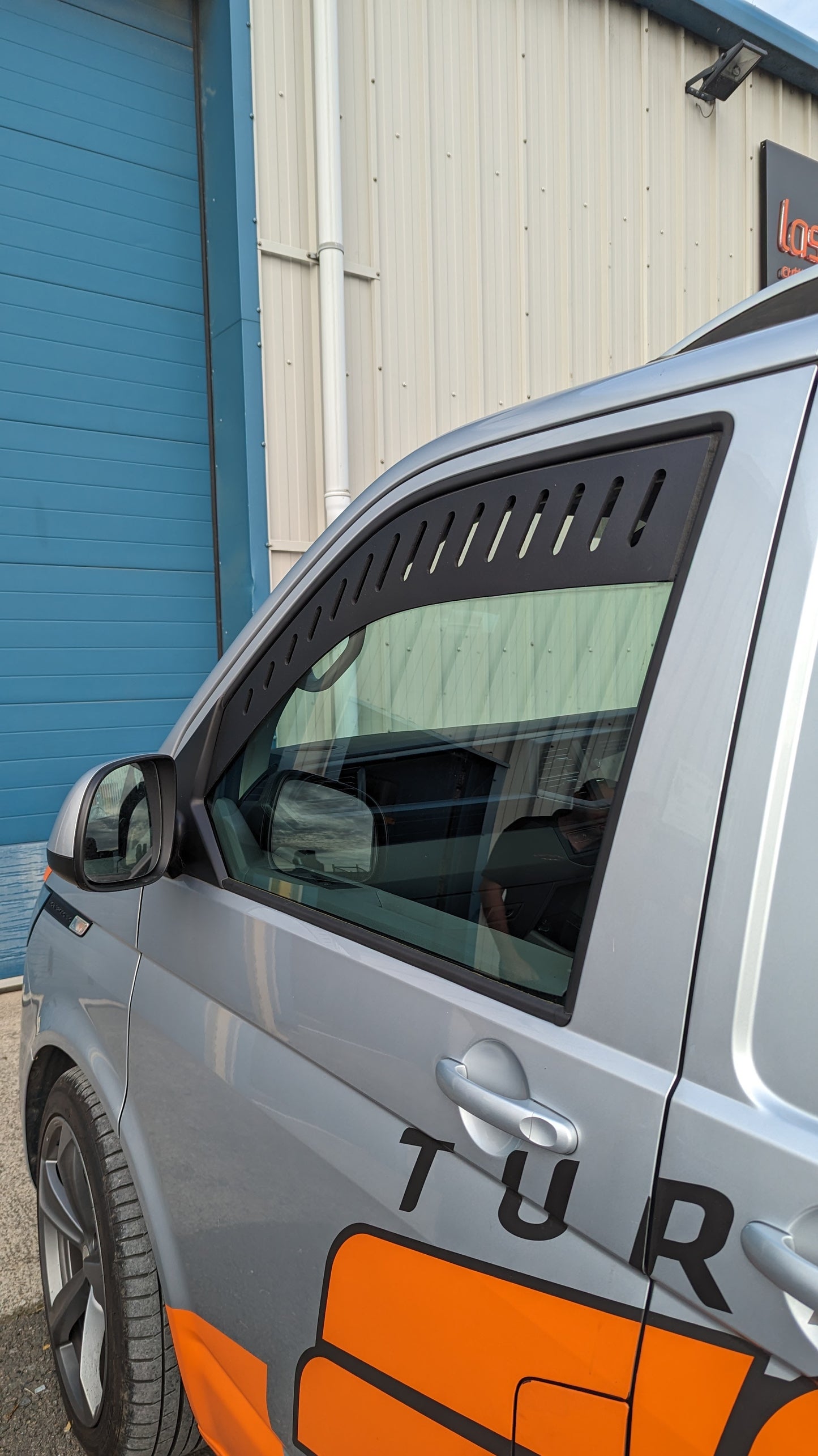 VW T5, 5.1. 6 AND 6,1 TRANSPORTER 2003 TO 2024 WINDOW BUG VENTS WITH STORAGE BAG